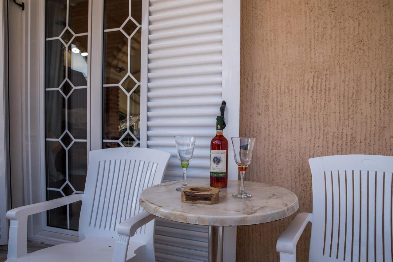 Paradise Bar Apartments Planos  Luaran gambar